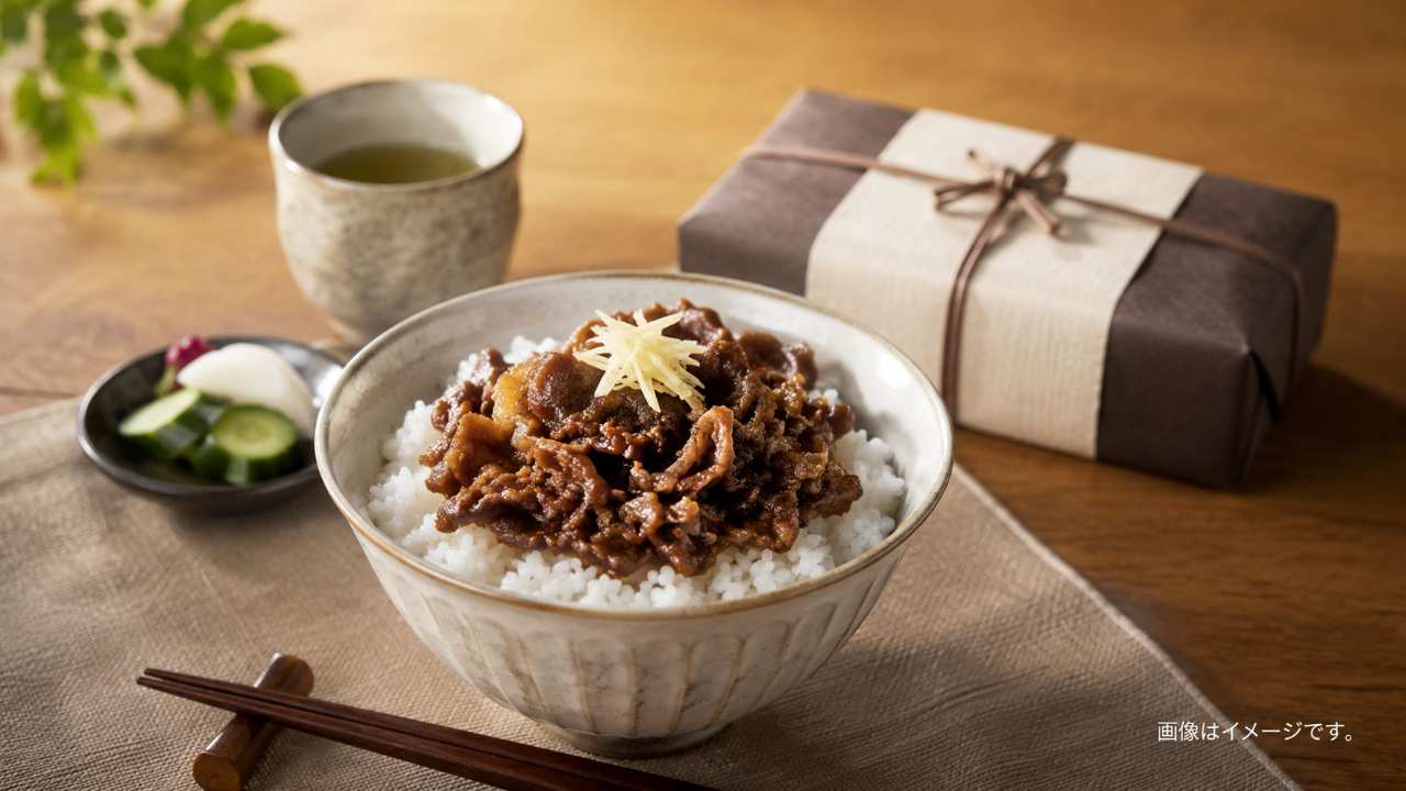 松阪牛しぐれ煮を白いご飯にのせた上品な食卓写真